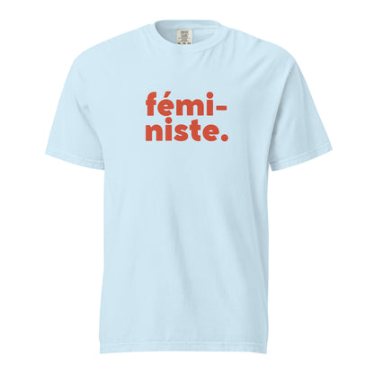 Chambray T-shirt, front view with red "fÃ©mi-niste." lettering.