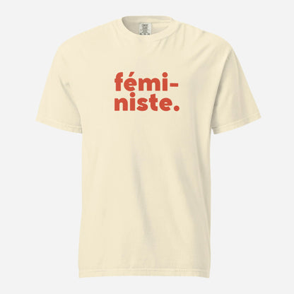 Ivory T-shirt, front view with red "fÃ©mi-niste." lettering.