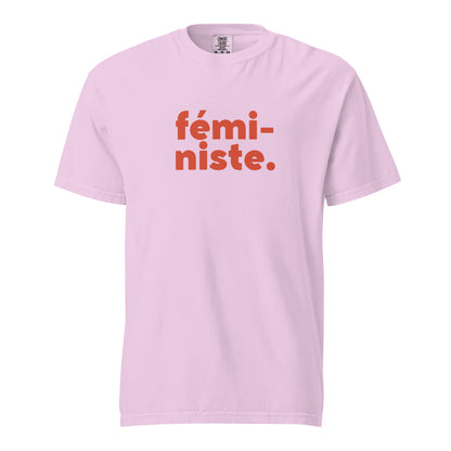 Orchid T-shirt, front view with red "fÃ©mi-niste." lettering.